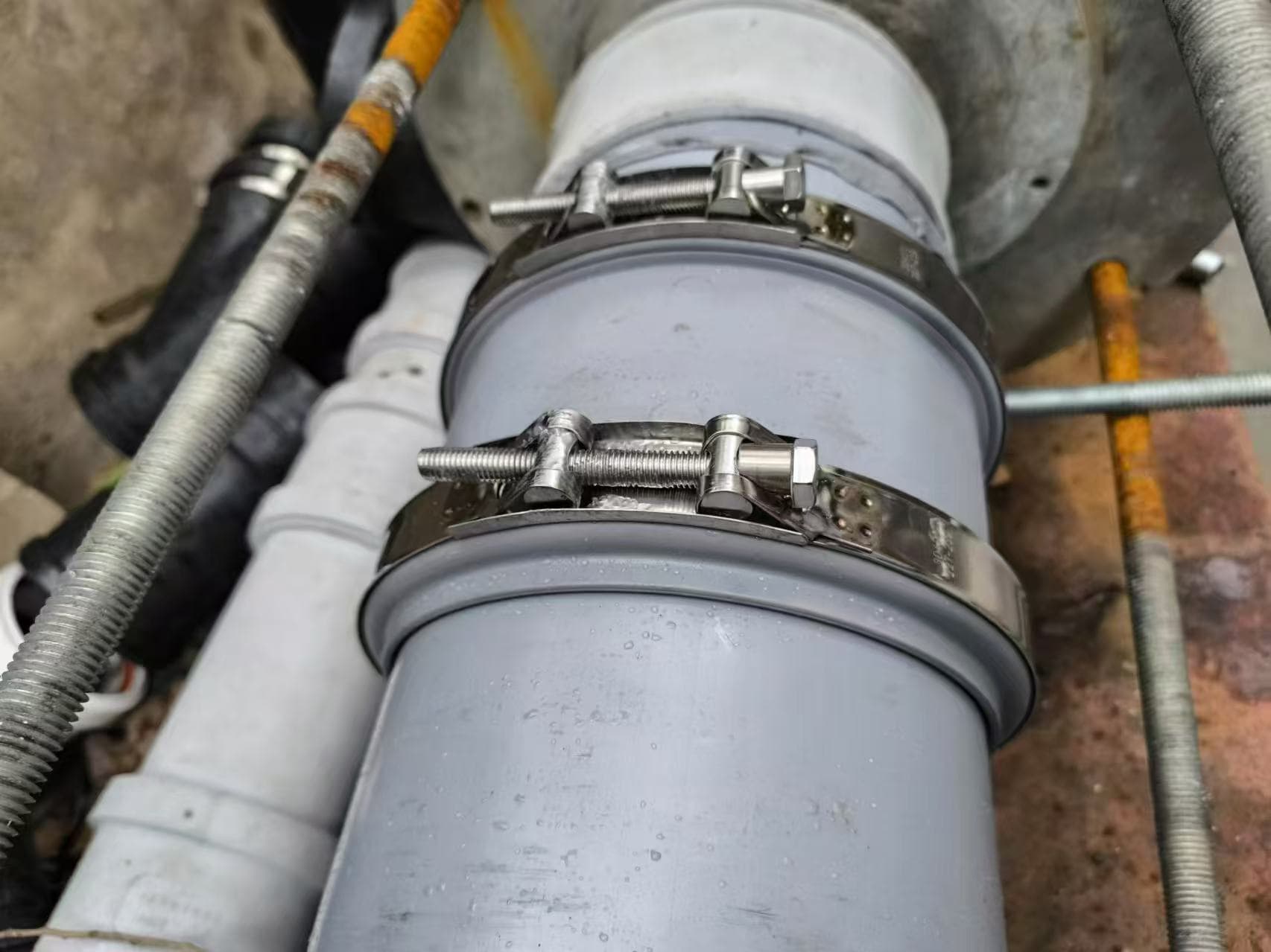 Hose Clamp Heavy Duty: где применяются силовые хомуты?